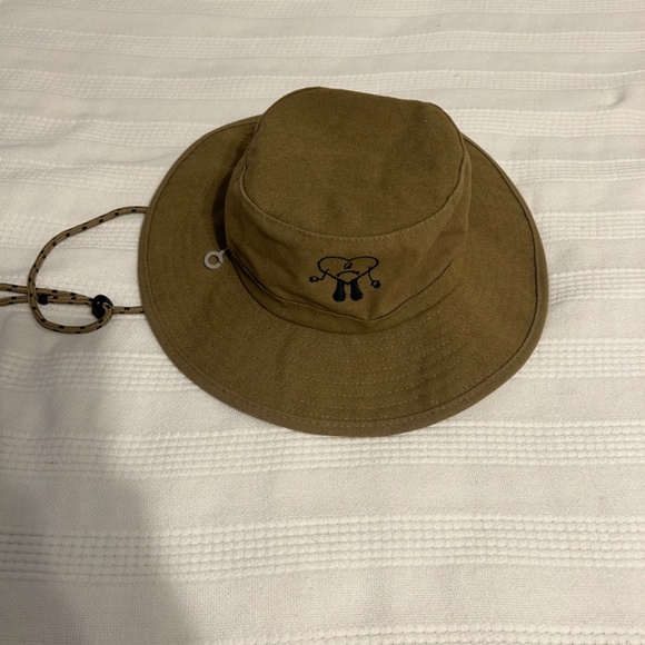 Bad bunny un verano sin to hat - Picture 3 of 3